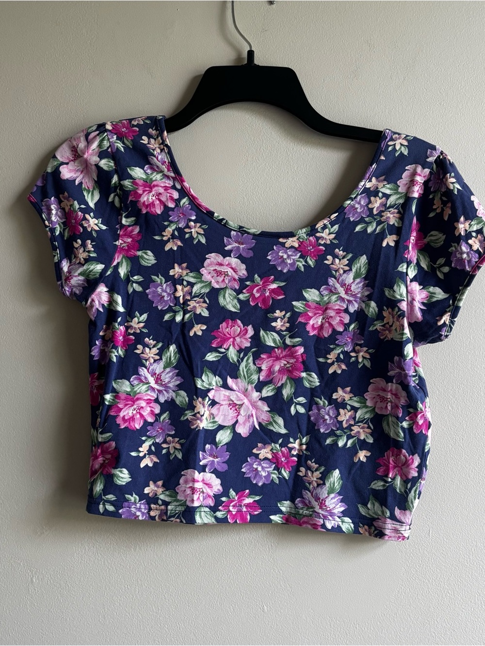 Y2K Forever 21 Navy Floral Scoop Neck Crop Top with Pink & Purple Flowers - Picture 4 of 4